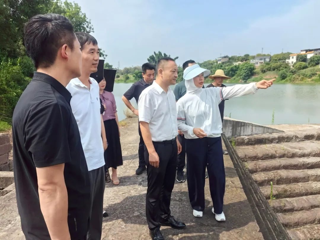 瀘州市生態(tài)環(huán)境局牽頭開(kāi)展瀨溪河巡河并召開(kāi)水質(zhì)提升攻堅(jiān)工作會(huì)